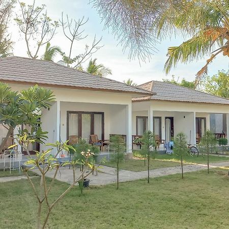 Nusa Indah Bungalows Gili Air Bagian luar foto